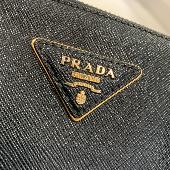 Saffiano Leather Prada Galleria Bag in Black - Picture 7 of 16